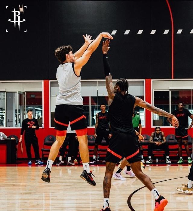 精简阵容可, 守型的前锋